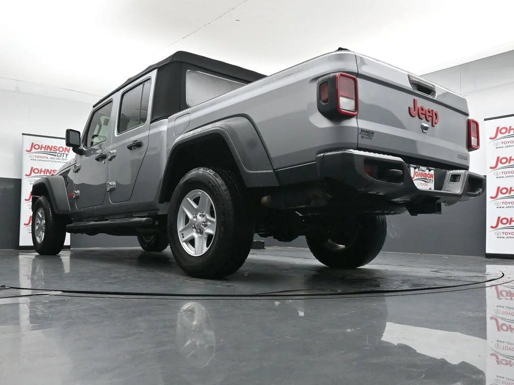 Used 2020 Silver Jeep Sport image 35