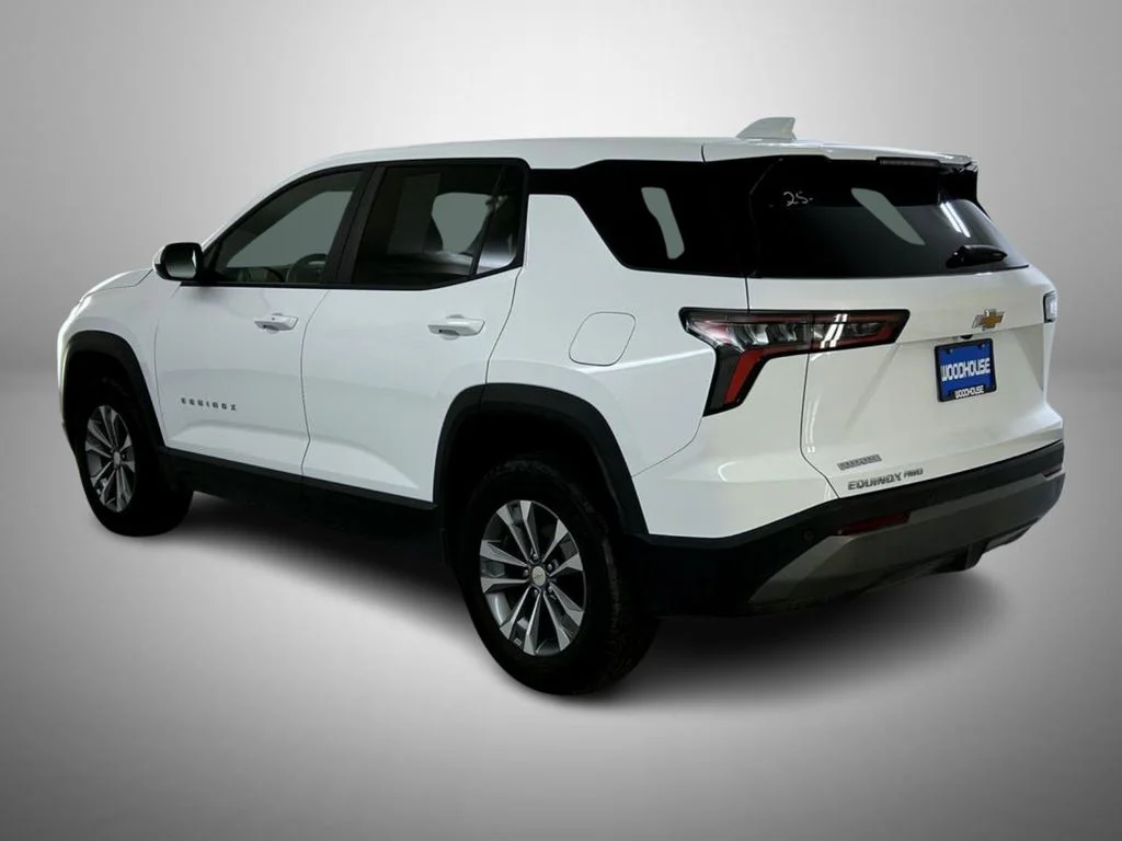 Used 2025 White Chevrolet LT image 7