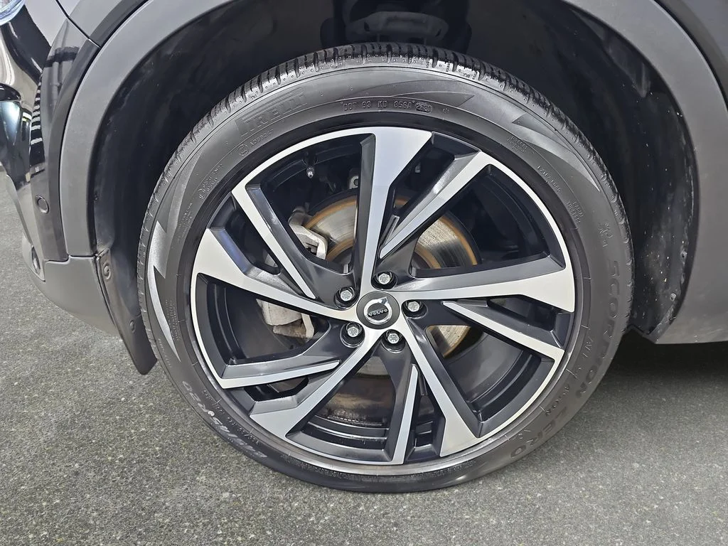 Used 2021 Black Volvo R-Design image 34