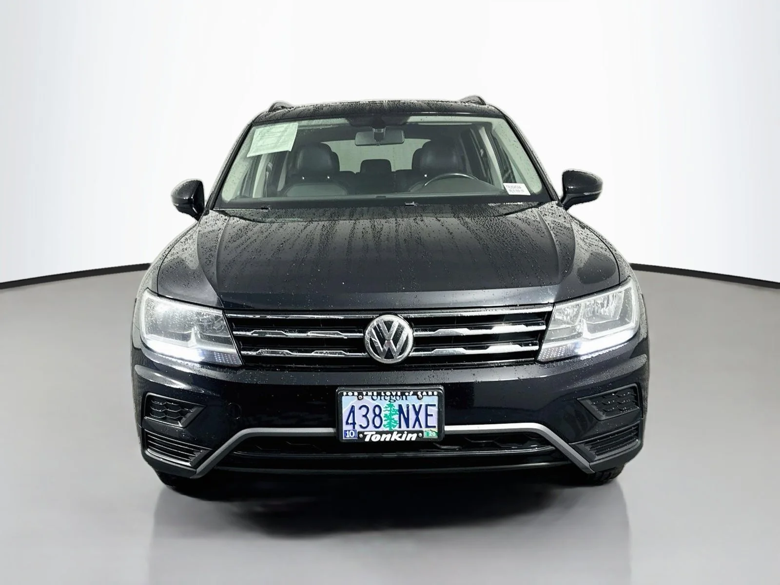Used 2018 Deep Black Pearl Metallic Volkswagen 2.0T SE image 2