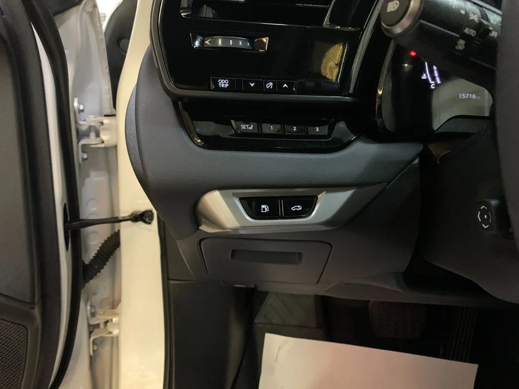 Used 2023 White Lexus 350 Premium Plus image 33