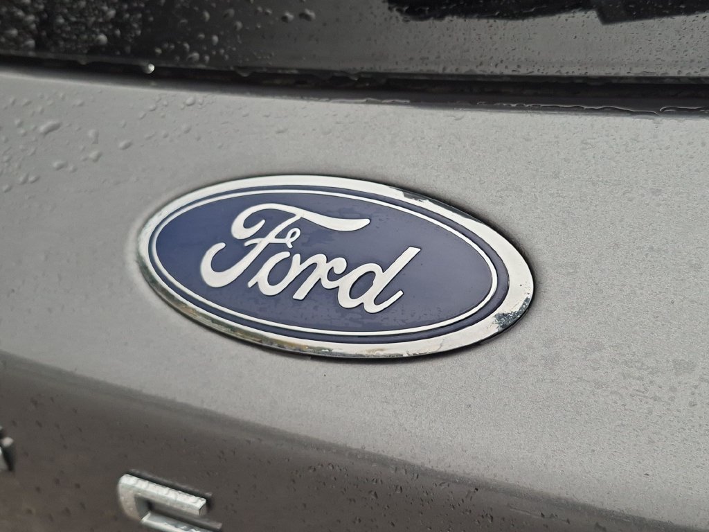 Used 2022 Gray Ford SEL image 27