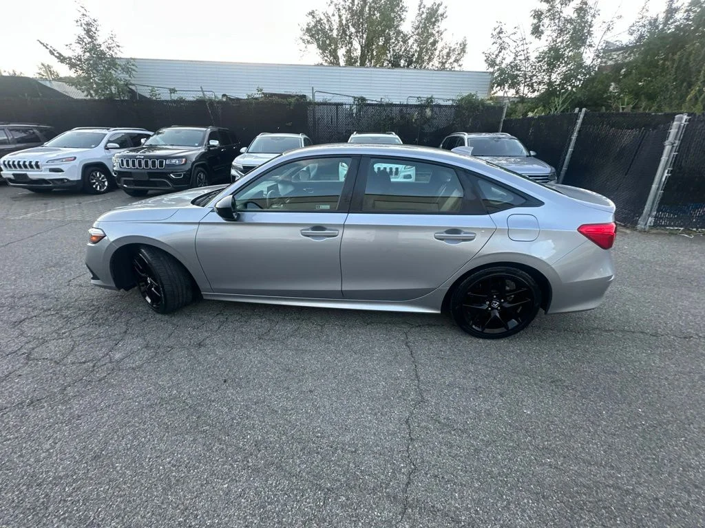 Used 2024  Honda Sport image 3