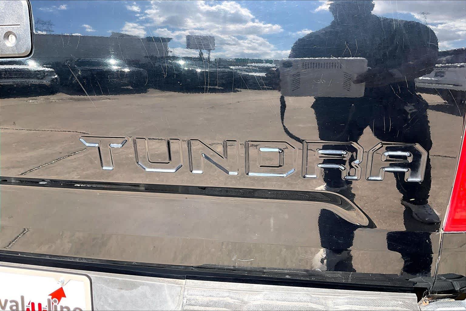 Used 2014 Black Toyota SR5 image 31