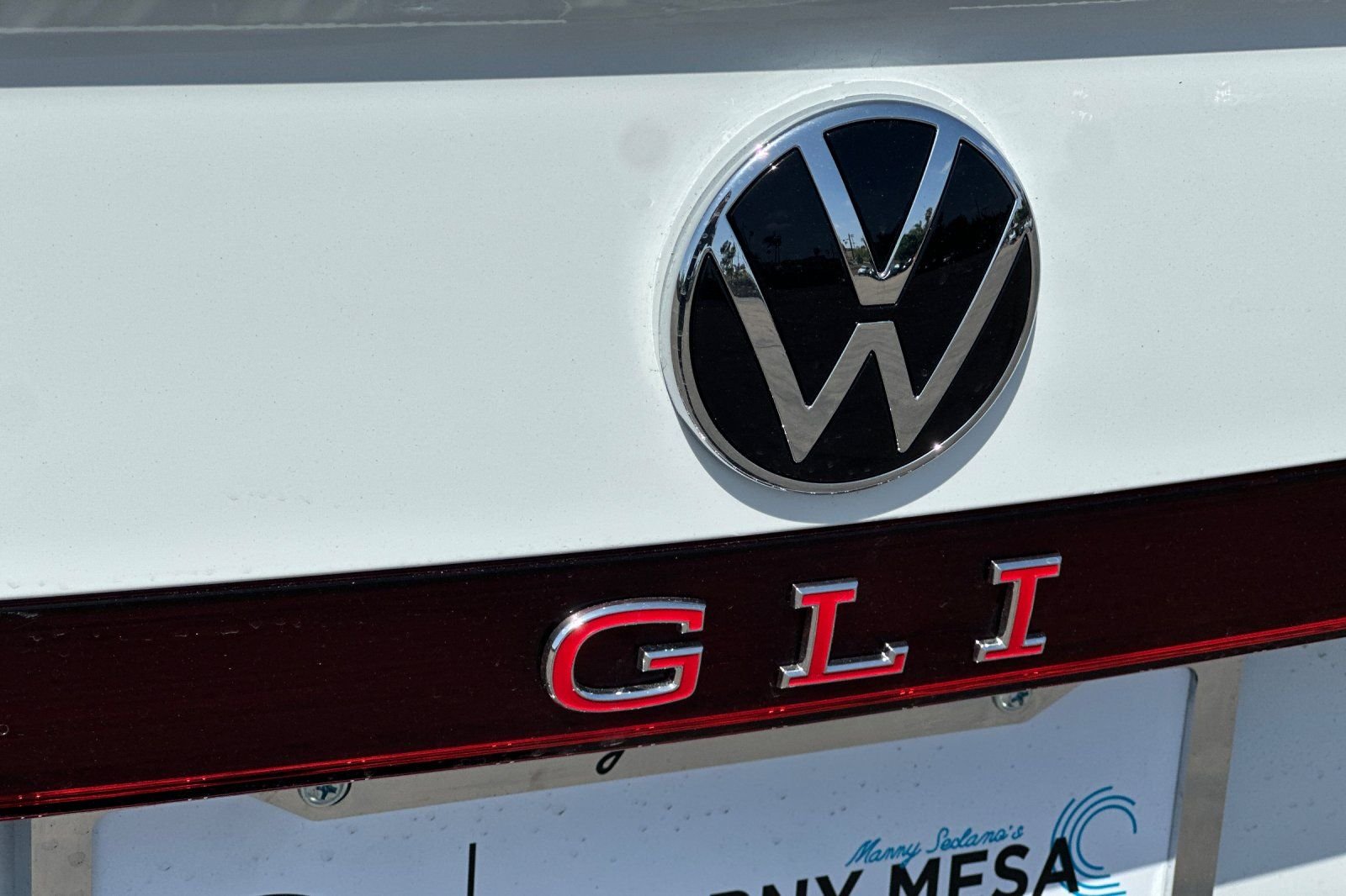 New 2026 Pure White Volkswagen 2.0T Autobahn image 25