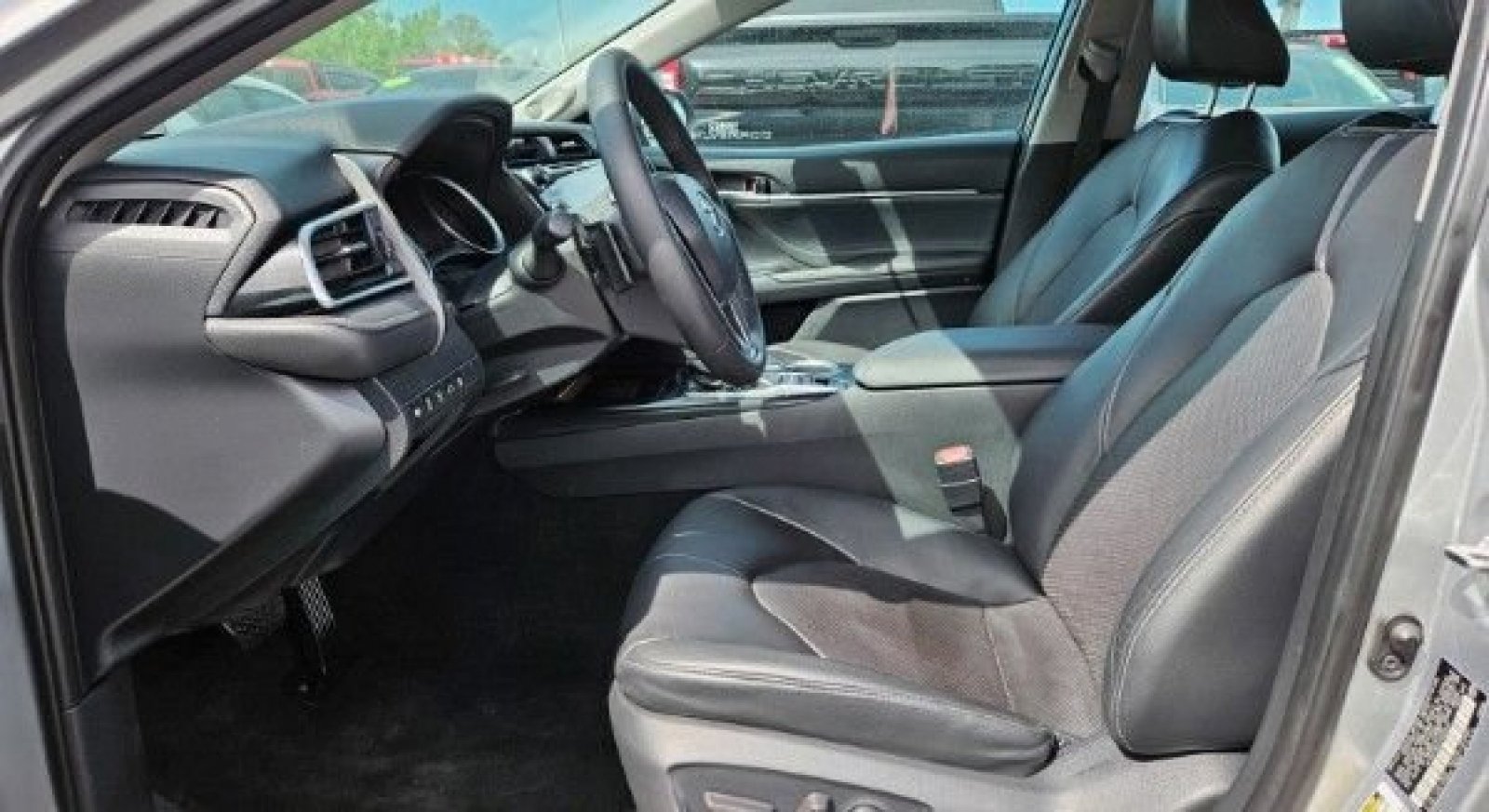 Used 2018 Celestial Silver Metallic Toyota XSE V6 image 12