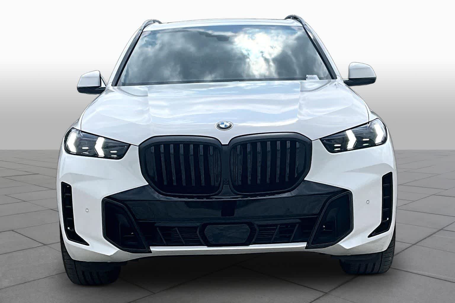 Used 2026 Alpine White BMW sDrive40i image 3