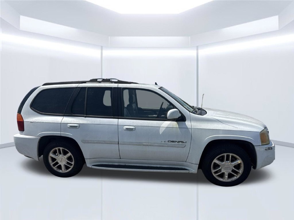 Used 2007 Summit White GMC Denali image 2