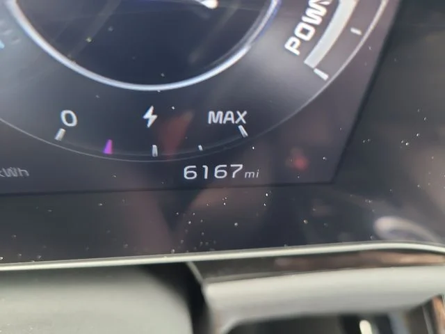 Used 2025 Red Kia Wind image 30