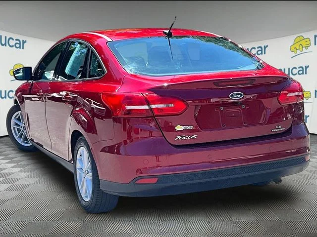 Used 2015 Red Ford SE image 2