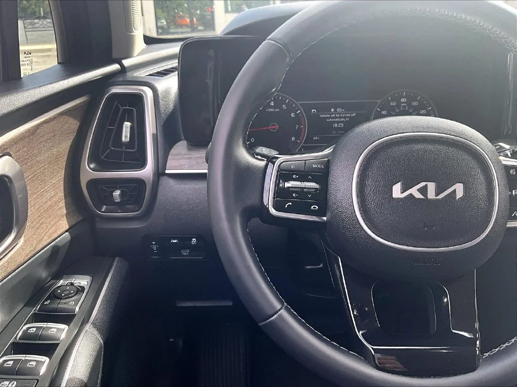 Used 2023 Black Kia X-Line EX image 19