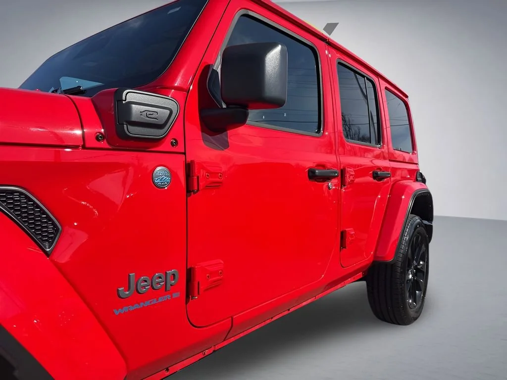 Used 2025 Red Jeep Sahara image 35