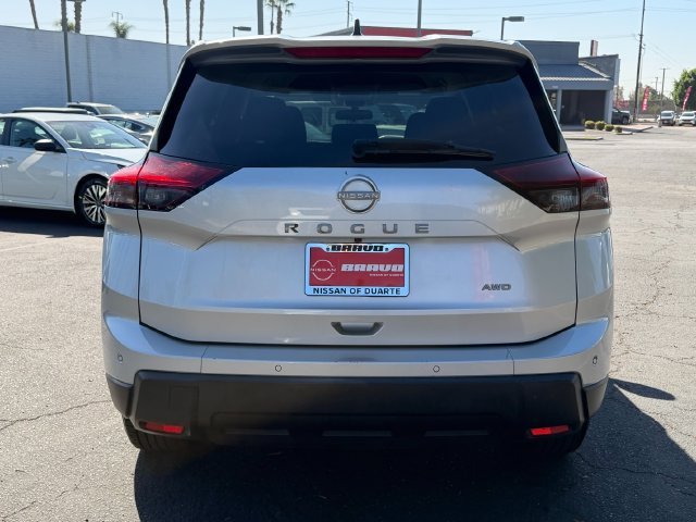 Used 2024 Silver Nissan S image 6