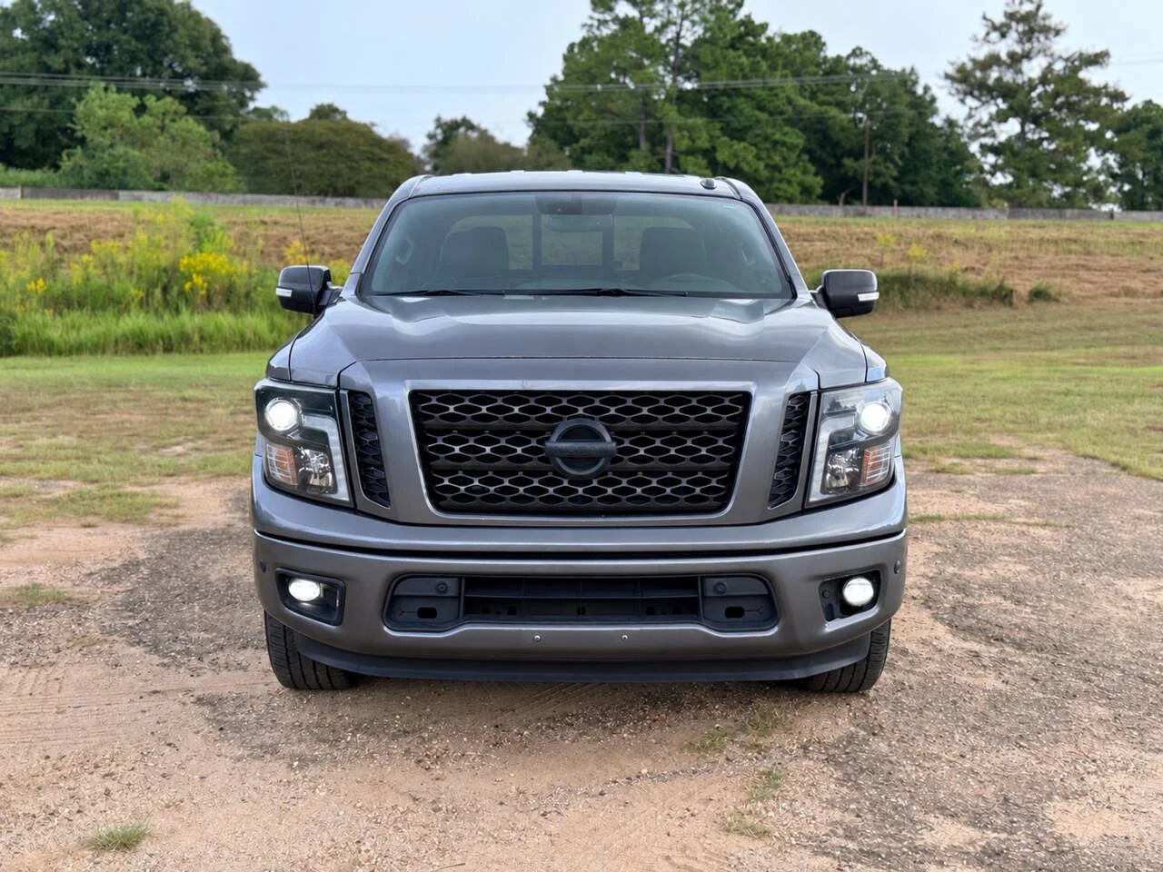 Used 2018 Gray Nissan SL 4x2 4dr Crew Cab image 9