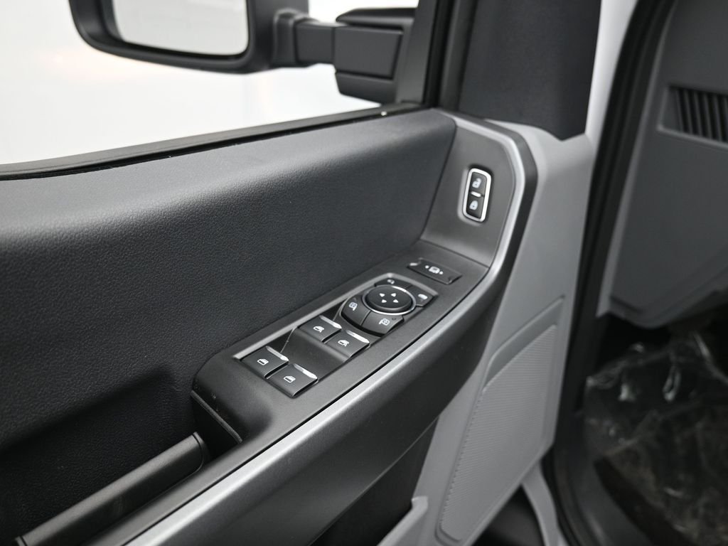 New 2026 Oxford White Ford XLT image 10