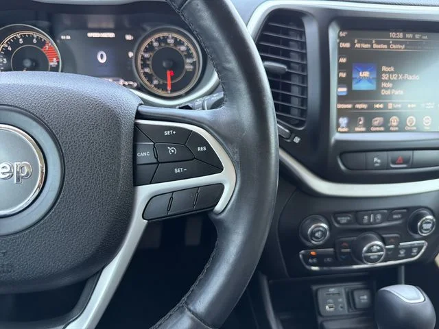 Used 2018 Gray Jeep Limited image 28
