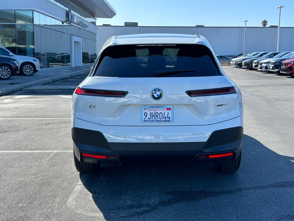 Certified Used 2024 Alpine White BMW xDrive50 image 4