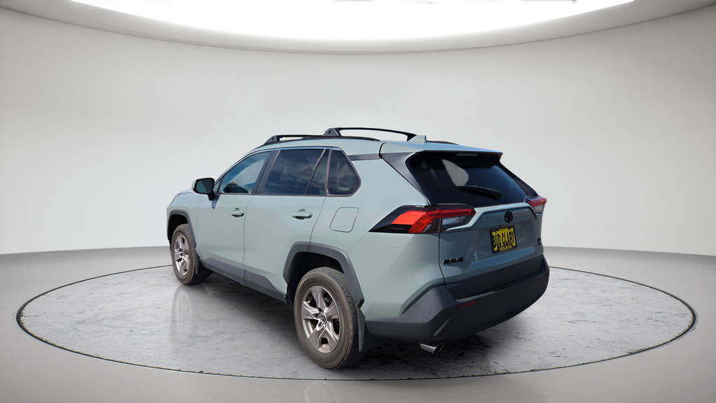 Used 2023  Toyota XLE image 7