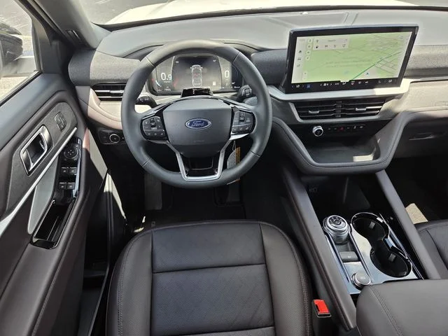 New 2026 Star White Metallic Tri-Coat Ford Platinum™ image 11