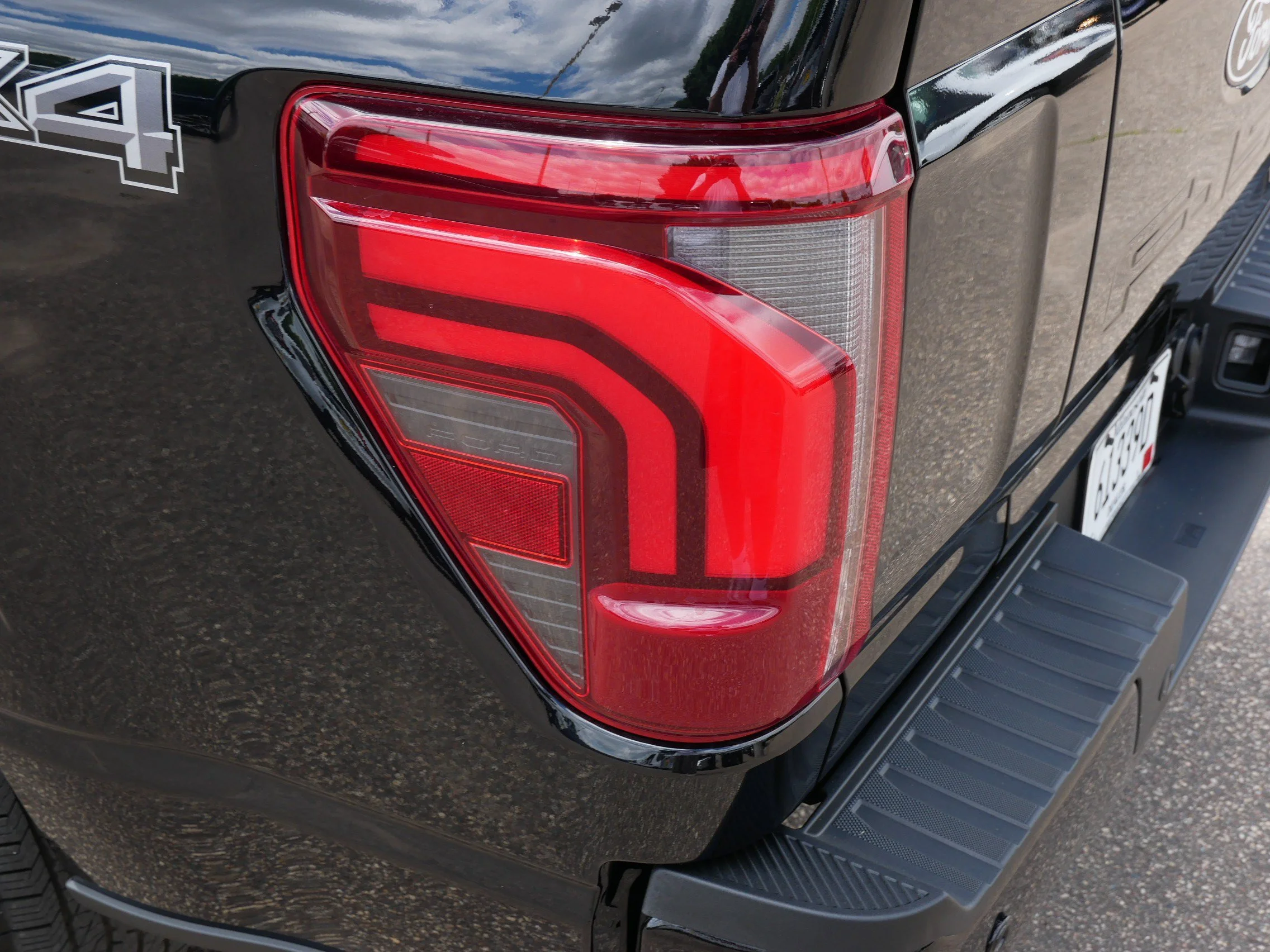 Used 2025 Agate Black Metallic Ford Platinum image 17