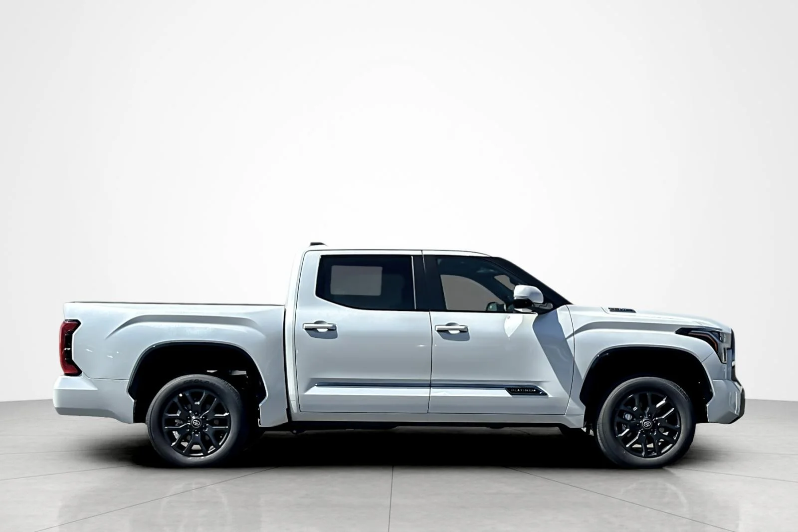 New 2026 Wind Chill Pearl <sup>1</sup> Toyota Tundra Platinum image 6