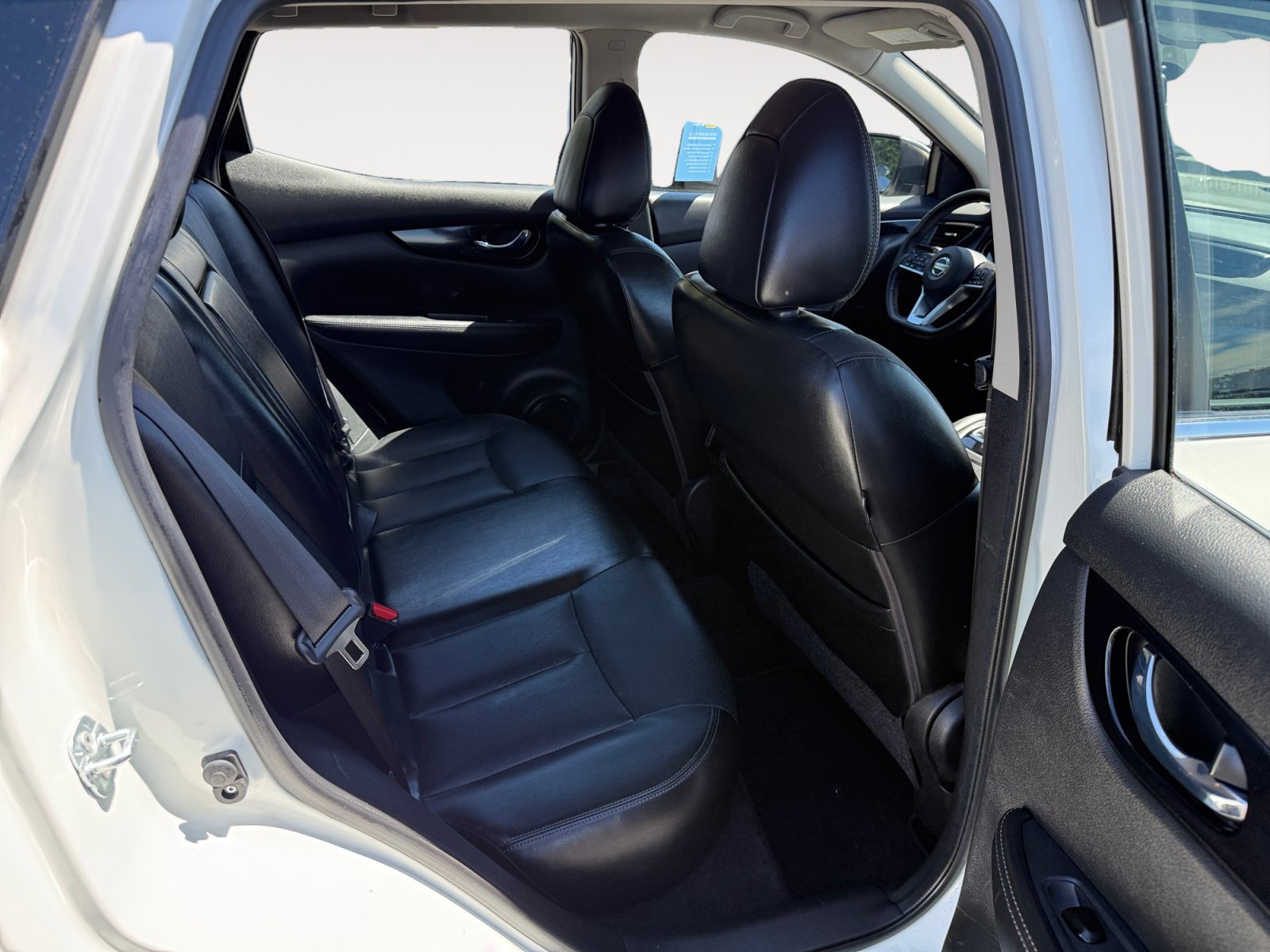Used 2017 Pearl White Nissan SL image 18