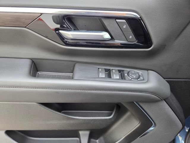 2025 Chevrolet Suburban LS - Photo 14