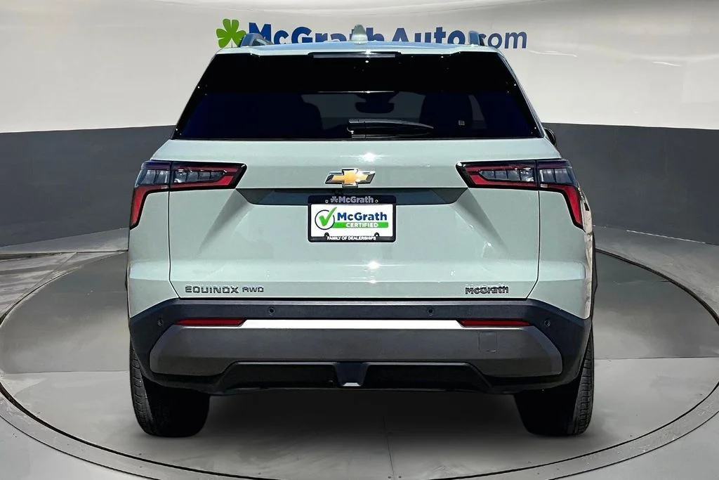 Used 2025 Green Chevrolet LT image 6