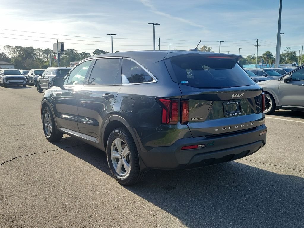 Certified Used 2022 Gravity Gray Kia LX image 4