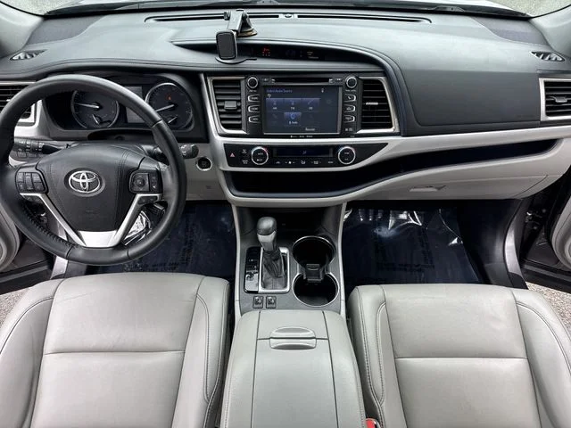 Used 2019 Gray Toyota XLE image 9