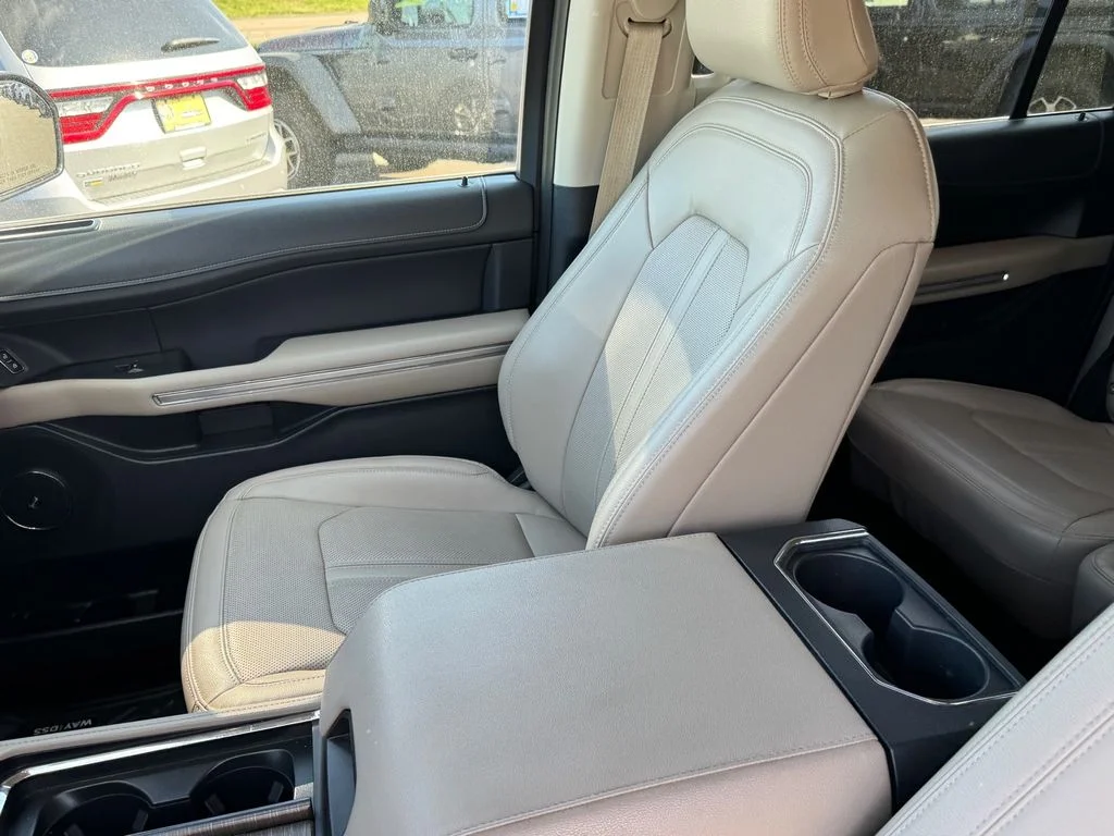 Used 2023 White Ford Limited image 7