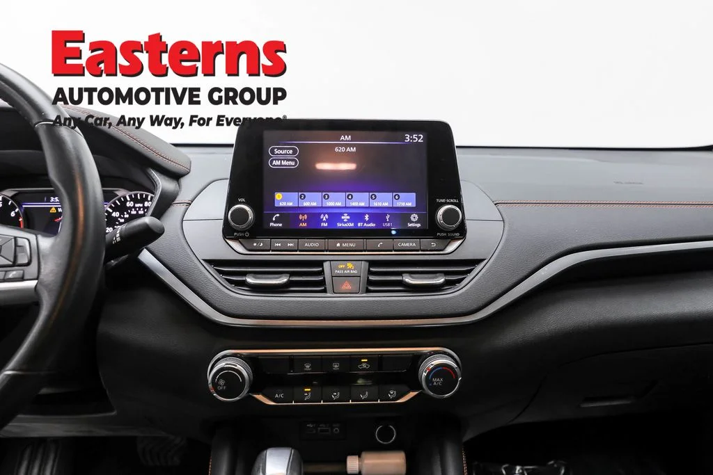 Used 2022 White Nissan 2.5 SR image 12