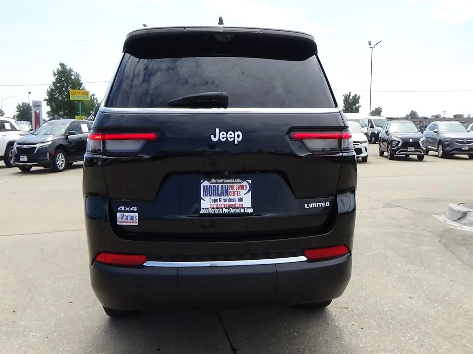 Certified Used 2025 Diamond Black Crystal Pearl Coat (pxj) Jeep Limited image 7