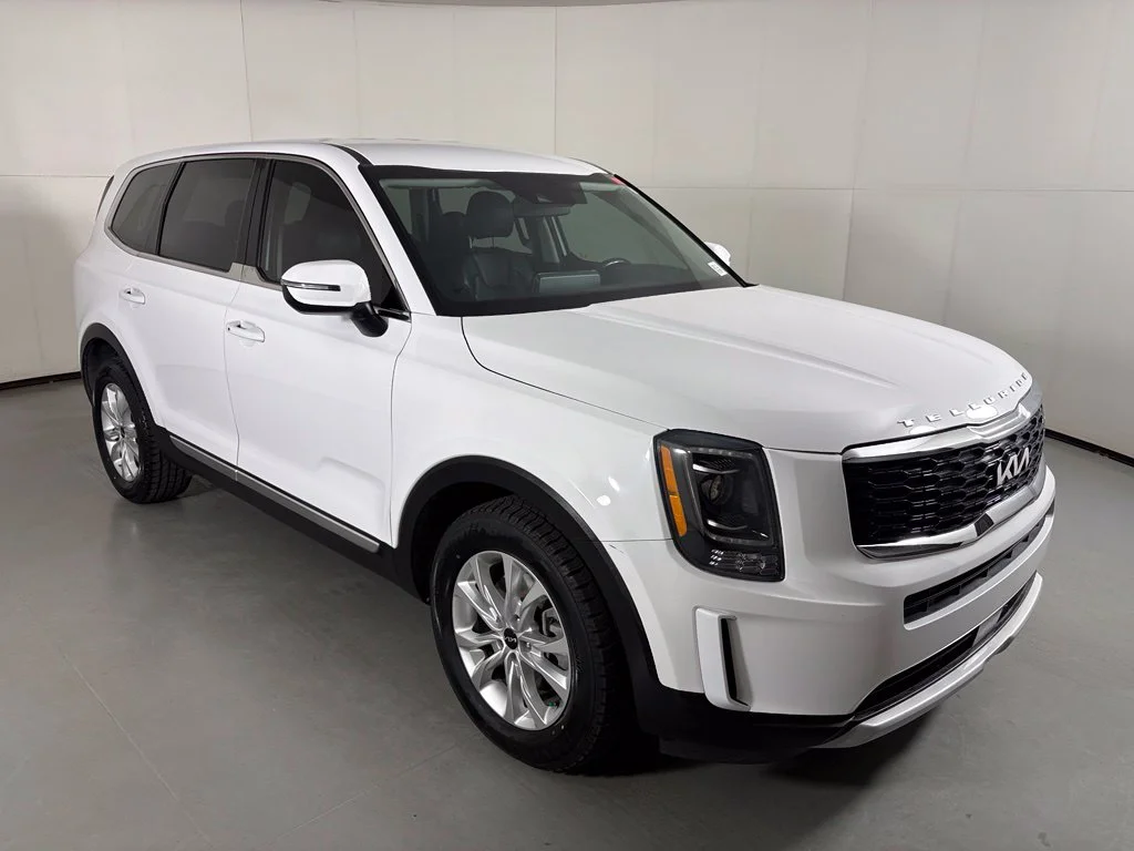 Used 2022 White Kia LX image 2