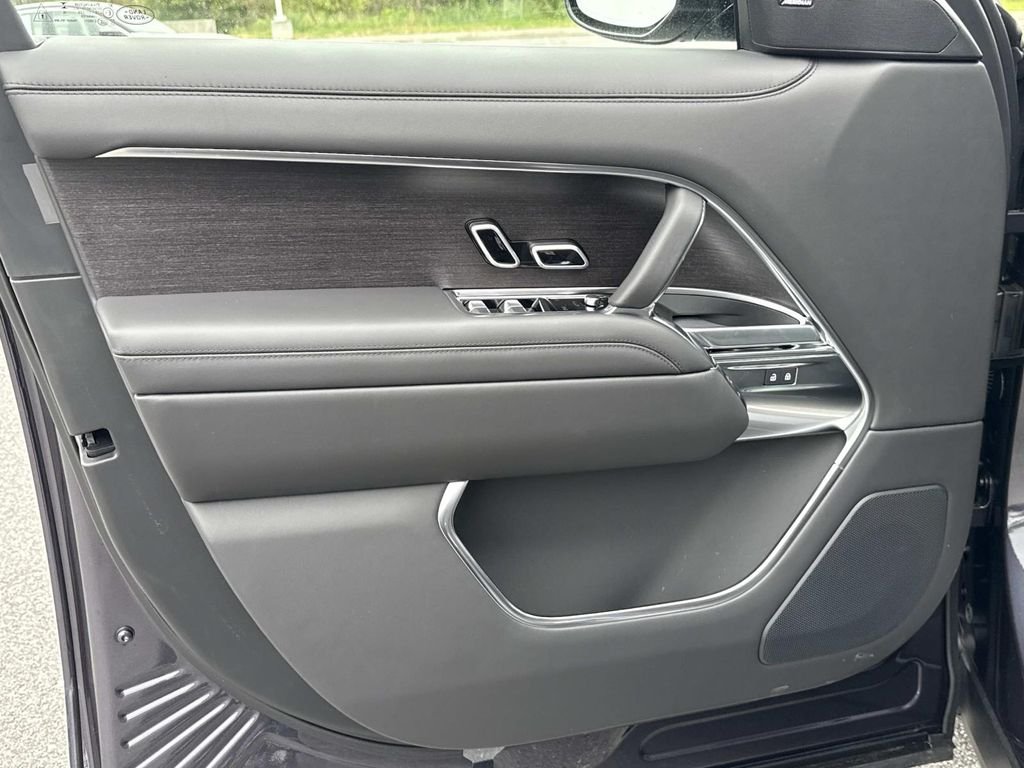 New 2026 Amethyst Grey Purple in Gloss finish Land Rover SE 7 Seats image 20