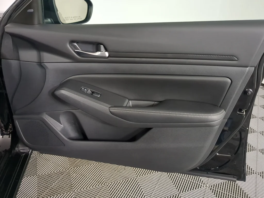 Used 2024 Super Black Nissan 2.5 SV image 20