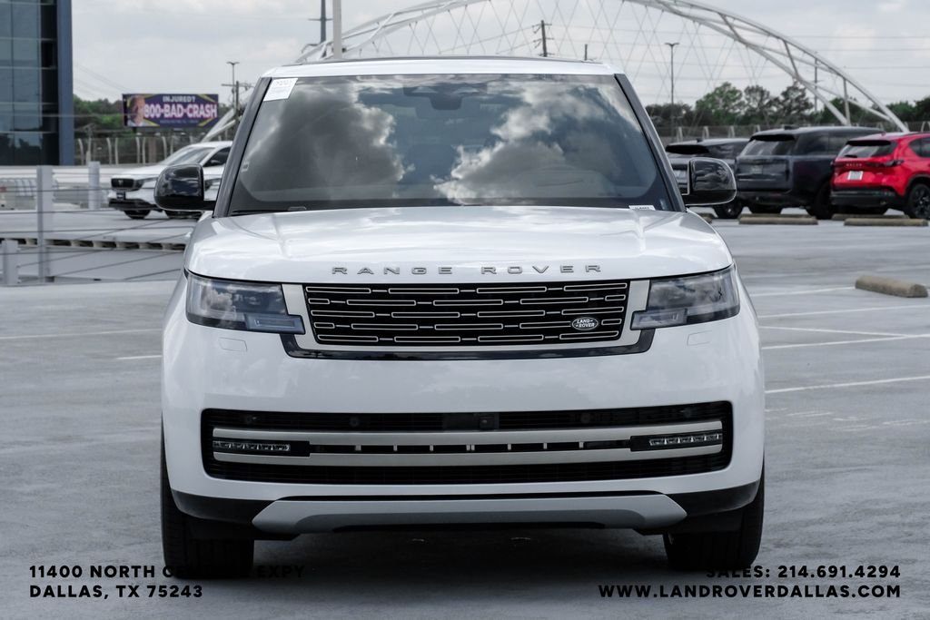 New 2026 Fuji White Land Rover SE image 5