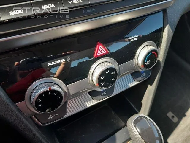 Used 2019 Machine Gray Hyundai SE image 22