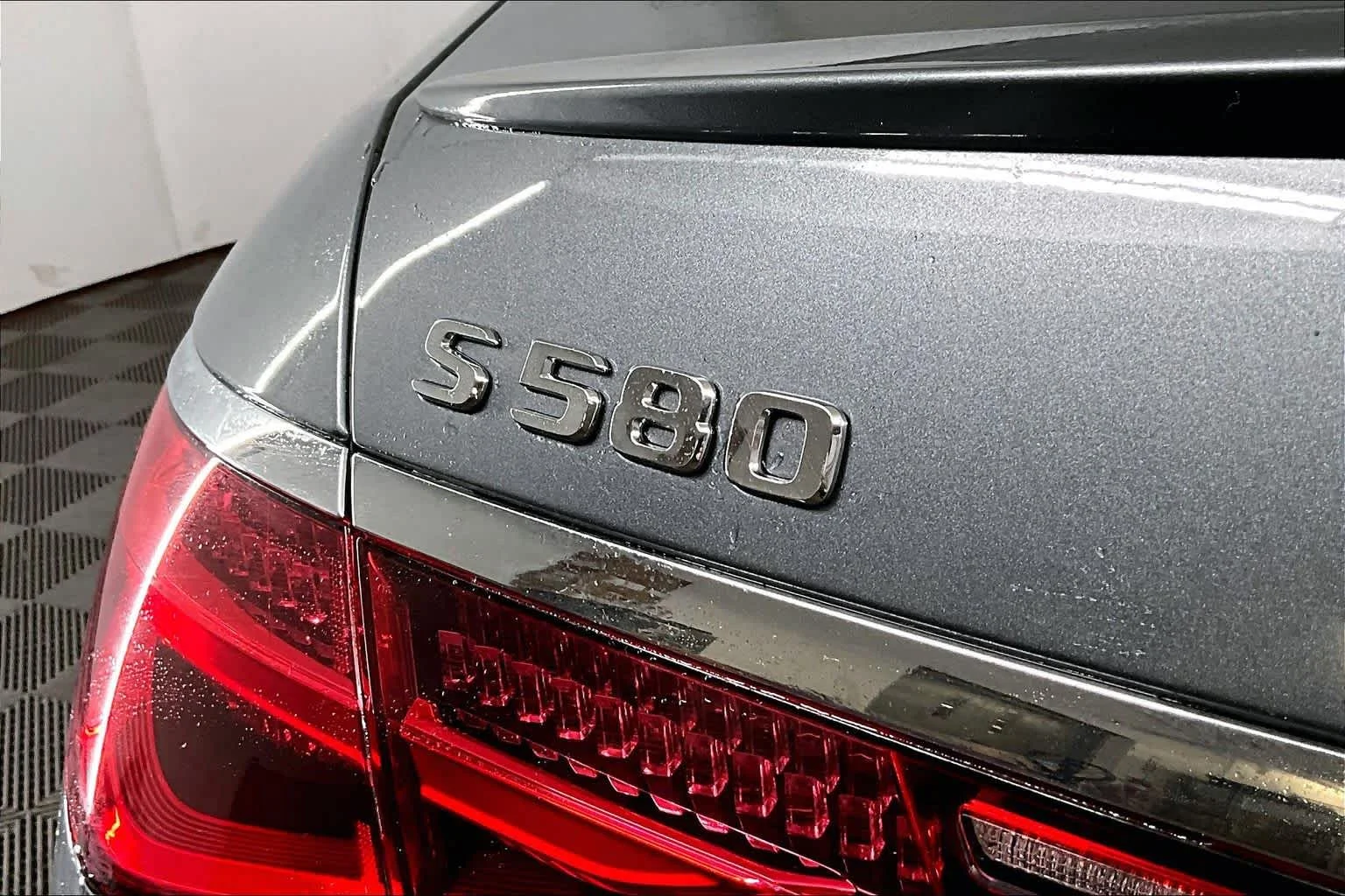 New 2026 Selenite Grey Metallic Mercedes-Benz S 580 image 7