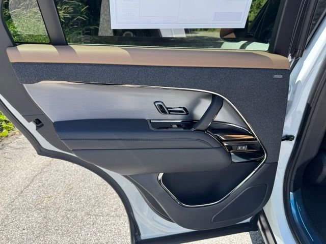 New 2026 Fuji White Land Rover Dynamic SE image 11