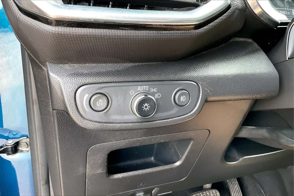 Used 2021 Blue Chevrolet LT image 17