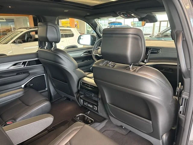 New 2026 Baltic-Gray Metallic Clear-Coat Exterior Paint Jeep Limited Altitude image 41