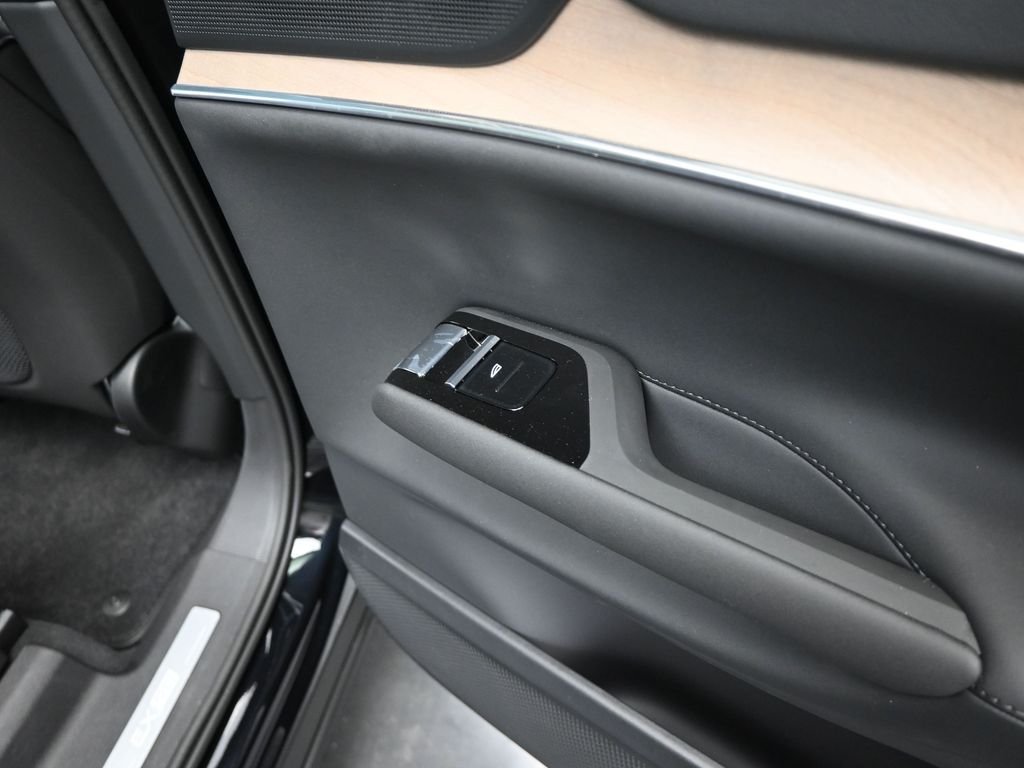 2025 Volvo EX90 Plus - Photo 21