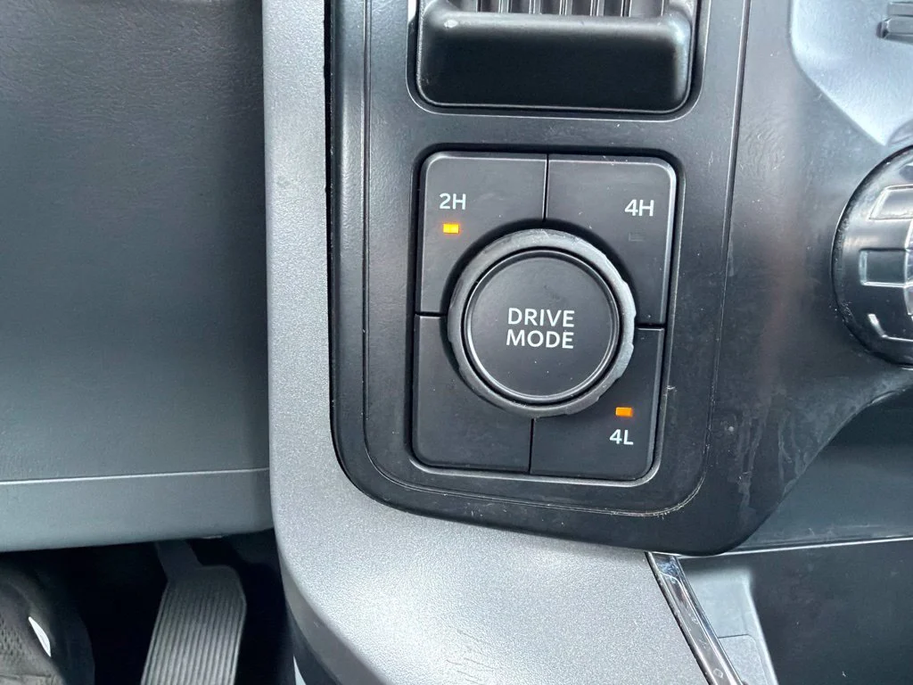 Used 2023 Agate Black Metallic Ford XLT image 19