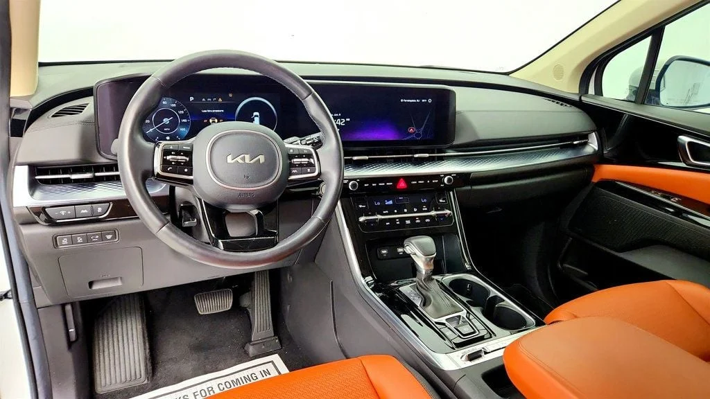 Used 2024 Snow White Pearl Kia SX Prestige FWD image 13