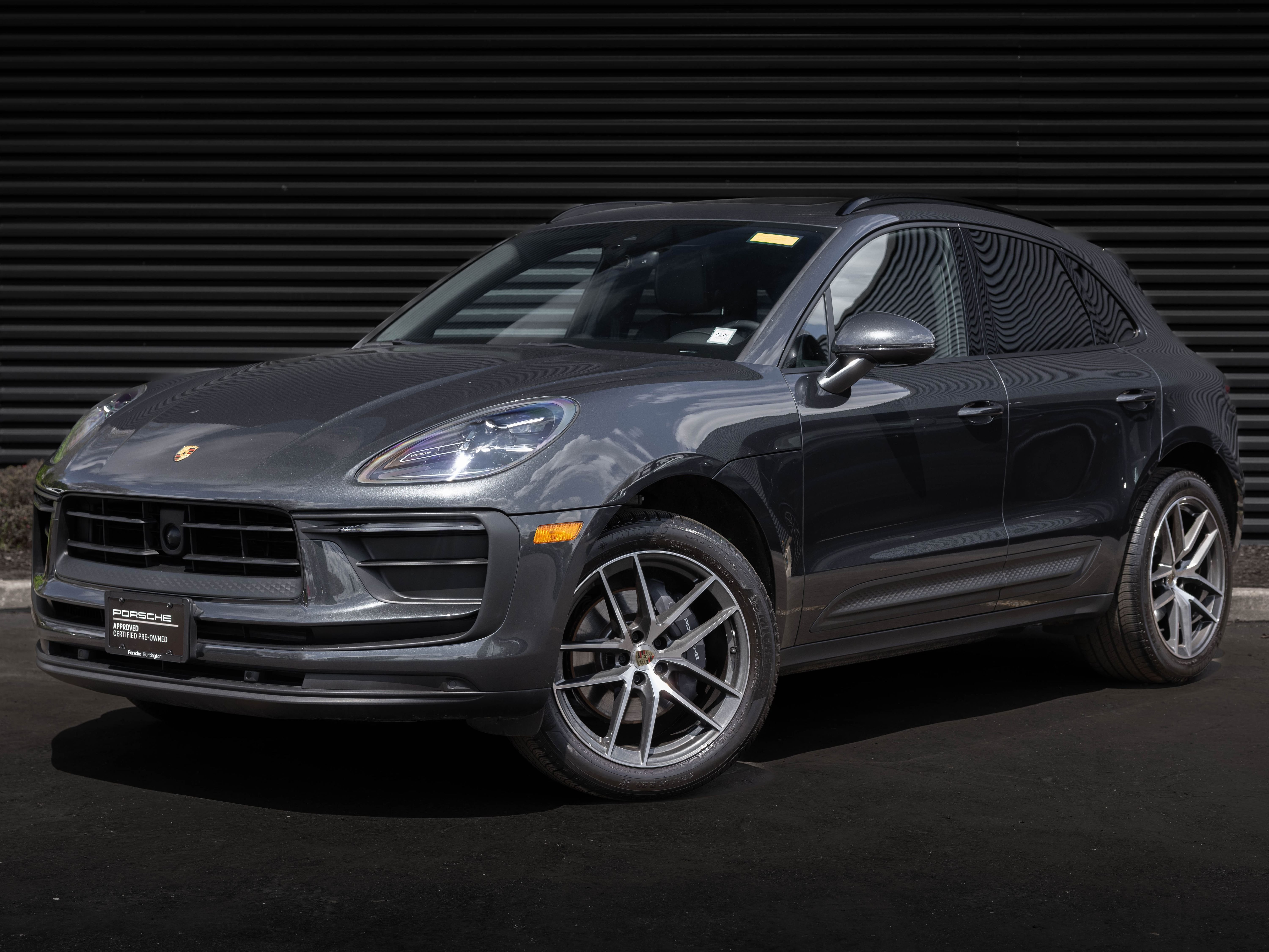 2024 Porsche Macan -'s photo