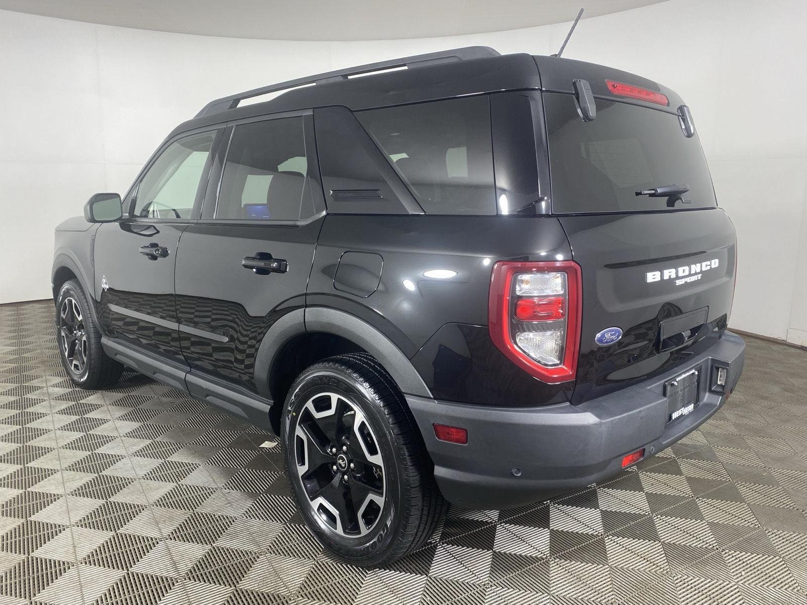 Used 2021 Shadow Black Ford Outer Banks image 5