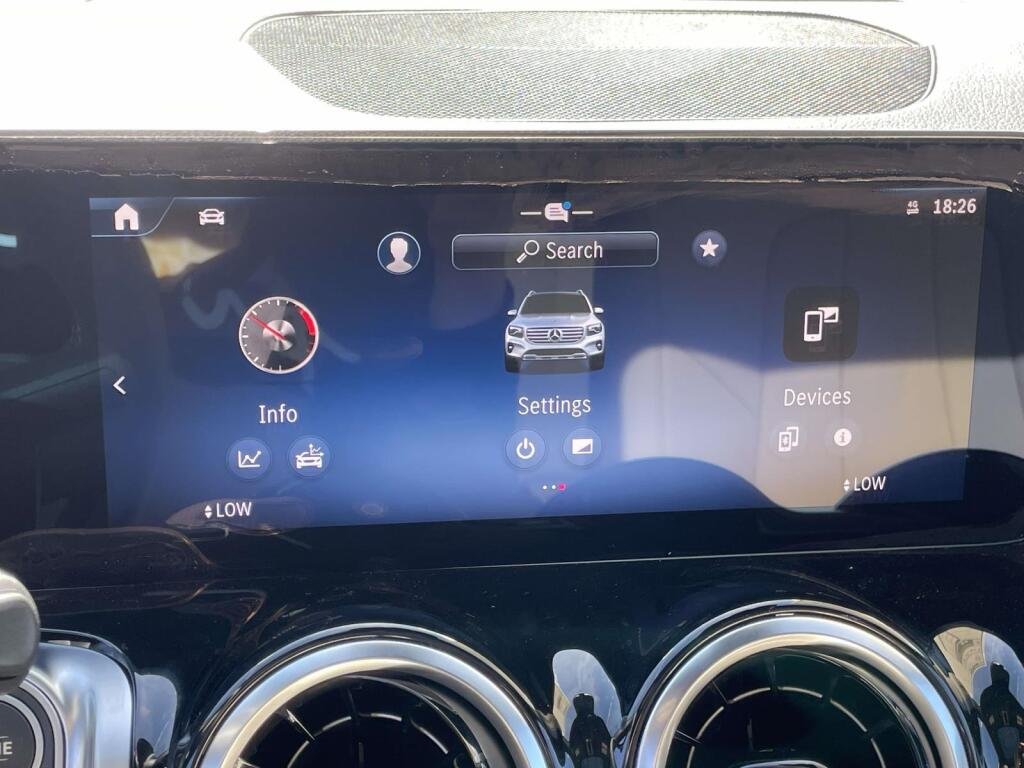 New 2026 Polar White Mercedes-Benz GLB 250 image 23