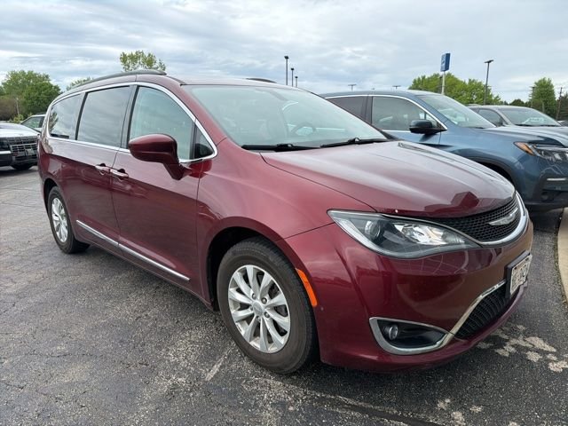 2017 Chrysler Pacifica Touring-L's photo