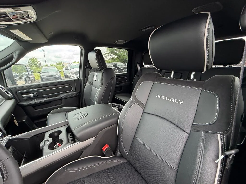 New 2026 Diamond Black Crystal Pearl-Coat Exterior Paint RAM Laramie image 13